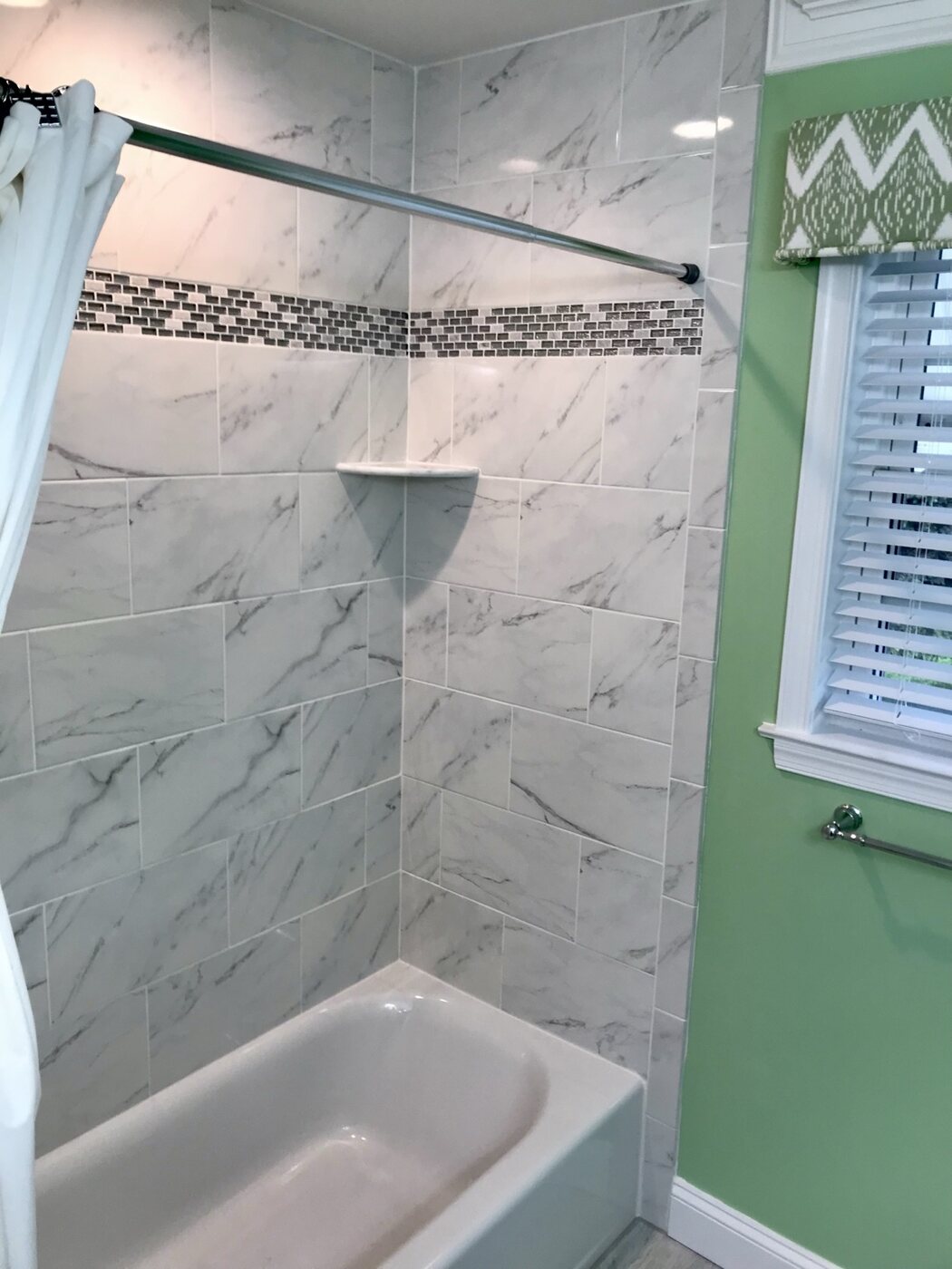 Bathroom 5 tiled tub surround and corner shelf detail