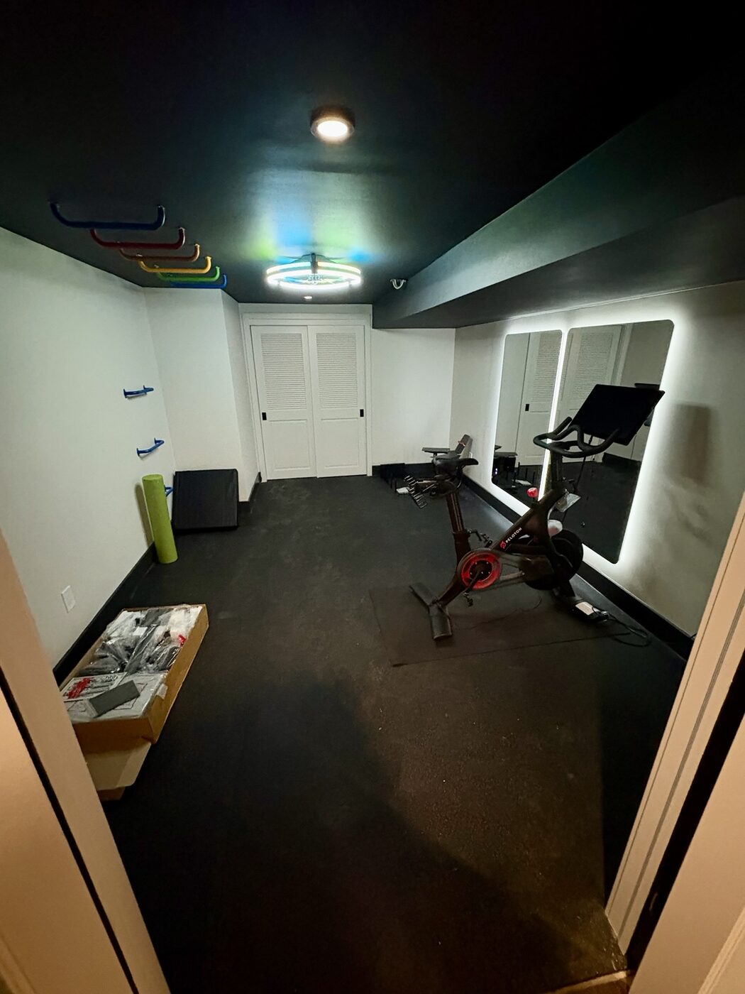 Dedicated basement home gym with rubber flooring